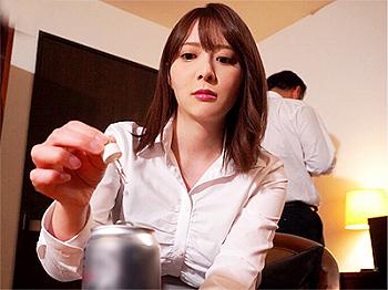 [岬ななみ]【相部屋】出張先で上司に媚薬仕込んで逆キメセクする小悪魔ビッチOLが！痙攣上司をパンスト誘惑からの淫乱騎乗位ファック！