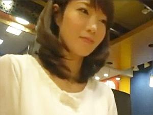 [ナンパ]ホテル相部屋《人妻中出し》綺麗で魅力的な奥さんは散々カラダを弄ばれたあげく膣最奥に精液を注ぎ込まれ