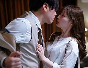 [エロ動画]【友人の嫁×NTR】『俺、もう我慢できないよｯ！』起業した男が友人の妻を秘書に招き入れ出張先の相部屋でハメ犯す!