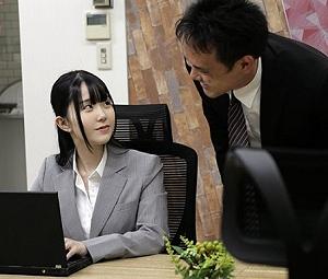 [紺野みいな]《フェラ》妖艶なエロスさを吐き出しながら男性のち◯ぽに火を灯し濃厚Hを巻き起こす