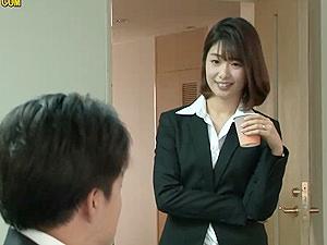 [OL]出張先相部屋中出し《川上奈々美》生意気な女上司は後輩に散々カラダを弄ばれたあげく膣最奥に精液を注ぎ込まれ