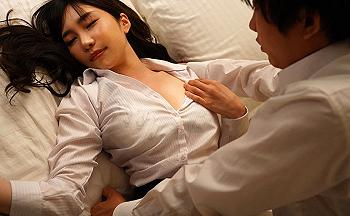 [youjizz]デカ乳美人上司と童貞の出張相部屋・飲み過ぎて無意識に誘惑してしまい壮絶な一夜になってしまう★OL・スーツ・巨乳★【小野夕