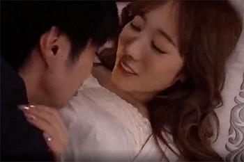 [小宵こなん]これからは大人の時間…キレイな女上司がボクの童貞ち○ぽに発情してこんなにも貪欲な奉仕まで！