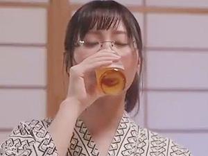 [OL]出張先相部屋《日下部加奈》浴衣姿でビールを飲む女上司を前にして性欲は暴走し襲い掛かって犯した
