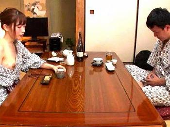 [エロ動画]＜相部屋！！＞「ちゃんと、聞いてるの…？」女上司とまさかの相部屋！飲み説教中ノーブラ生乳とかやっちゃうでしょ！！